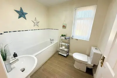 Image de Sea Front Position with Balcony Views for Miles- Caledonia by the Sea