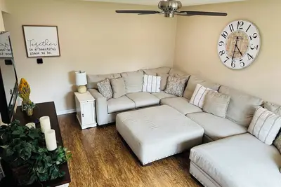 Image de Cozy Home in Suburbs near Chicago - pet friendly