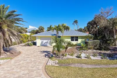 Image de Tahitian Waters: Pet-Friendly Pool Home Just Steps to the Beach!