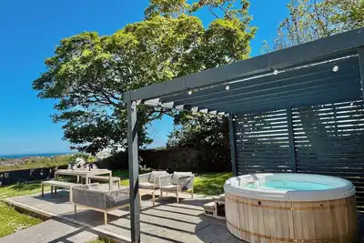 Image de Luxury coastal retreat with sea views