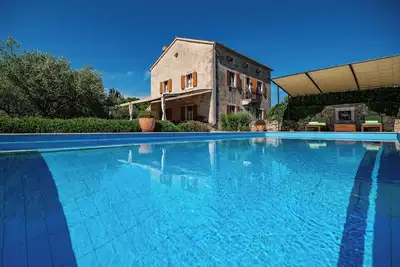 Image de Charming old stone house with a swimming pool and olive grove