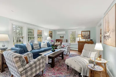 Image de Game Room, Central Ac, 4 mins to Craigville Beach!