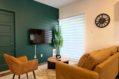 Image de Spacious Delightful 3. 5br Easy Access to Montréal