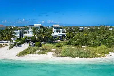 Image de Goldfinger Villa - Beachfront