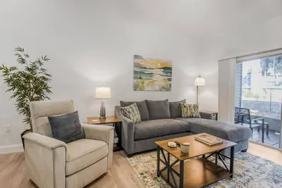 Image de Nestled Oaks - Bright 2br, 2ba Condo