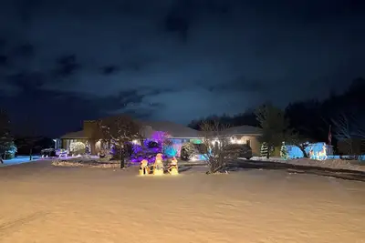 Image de 54-Acre Escape: Main Estate + Detached Pet Villa