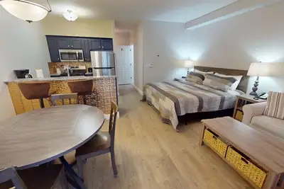 Image de New! Seneca 215 - Brigham Studio Condo