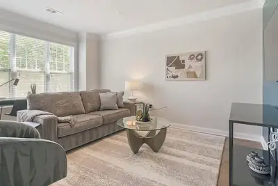 Image de Landing | Stunning 2bd, Gym, Pool