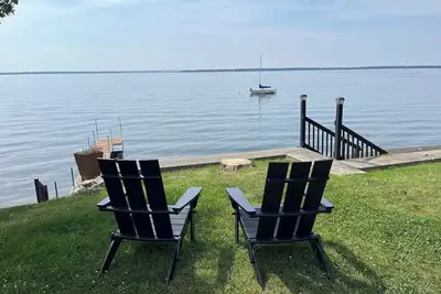 Image de Lake Champlain Waterfront: Renovated Cottage, Sunsets, Kayak & Paddle Boards!