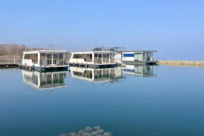 Image de Beau bateau de 2 chambres à Röbel