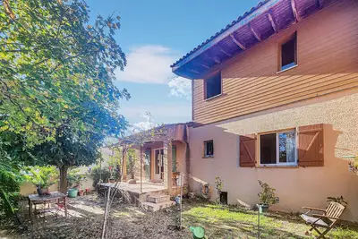 Image de Belle maison à Montbaizin avec Wi-Fi