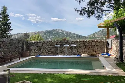 Image de House with heated pool