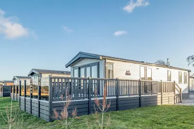 Image de Lodge No 133 | Hot Tub | Stewart's Resort Cameron