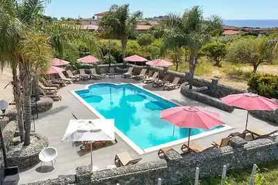 Image de Appartement confortable à Ricadi avec Wi-Fi