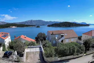 Image de Bel appartement à Lumbarda avec vue sur la mer.