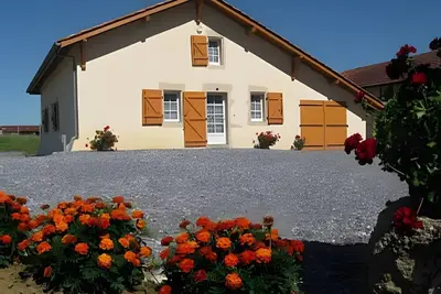 Image de Gîte près de Dax et de la côte landaise avec terrasse, jardin privés et Wi-Fi