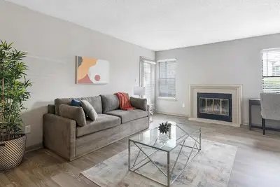 Image de Landing at Reserve at Research Park - 2 Bedroom. . .