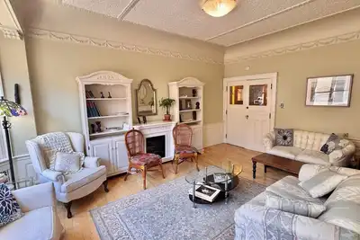 Image de Timeless heritage home in Gatineau steps from Ottawa’s Parliament Buildings