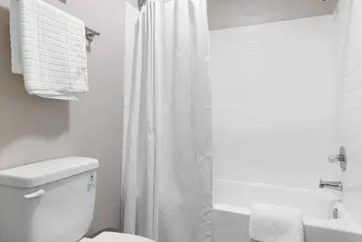 Image de Landing | Beautiful 2bd, Gym, Pool