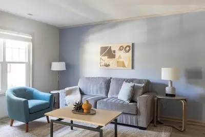 Landing | Modern 2bd, Gym, Pool