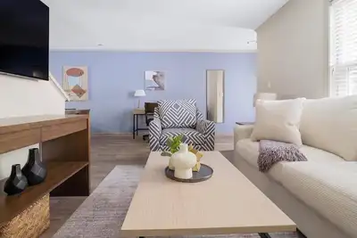 Image de Landing | Stunning 2bd, Tennis Court, Pool