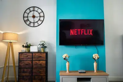 Image de 4-Bedroom Yeovil Apartment | Perfect for Families and Extended Stays