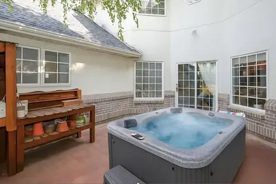 Image de Beautiful Home in Country Club Estates with Easy Access to World Class Skiing