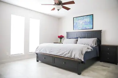 Image de Recently remodeled first floor one bedroom/one bath condo in M Streets area