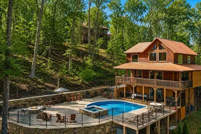 Image de Piscine chauffée (saisonnière), jacuzzi, salle de jeux & vues montagne – 12 couchages