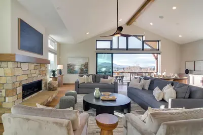 Image de Luxe Home w/ Hot Tub, Close to Winter Park Resort!