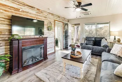 Image de 2 Mi to Clear Lake: Pet-Friendly Lakeport Retreat!