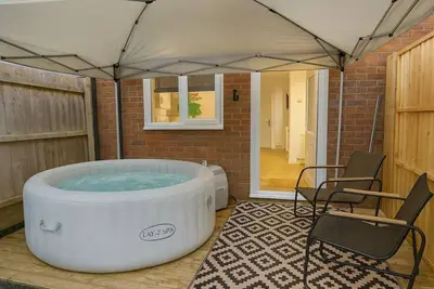 Image de Cambridge Luxury 3br Hot Tub Escape Sleeps 10