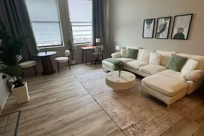 Image de Chic Serenity Loft / Fast Wi-Fi Walkable