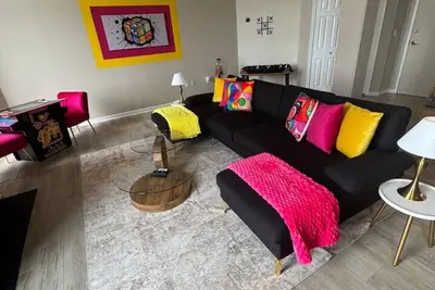 Image de Chic-Arcade- Loft Downtown Cleveland Free Parking