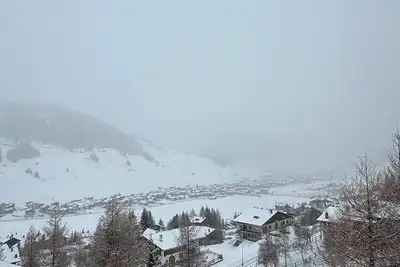 Image de Vacation home with a view 250 meters from ski lifts, covered parking space