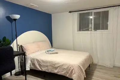 Image de Entire 2 Bdrm basement, walkable to downtown.