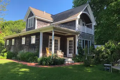 Image de Edgartown Trumpet Vine: Walk to Everything