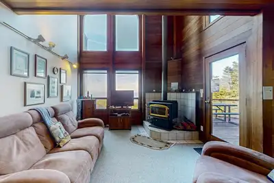 Image de Ocean view home with Fireplace, Hot Tub, Deck