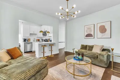 Image de [Top Pick] Kenneth Manor: Upper Unit