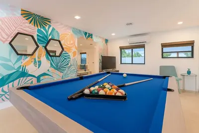 Image de [Guest Favourite] World Cup Luxury Hub | 5br Htd Pool & 2 Game Rooms