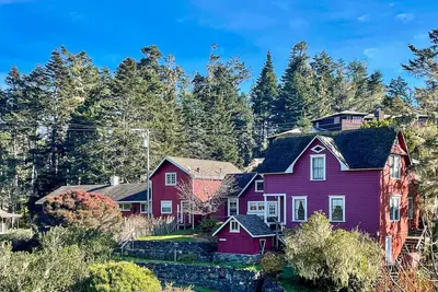 Image de Mendocino Retreat with Hot Tub & 2 Kitchens