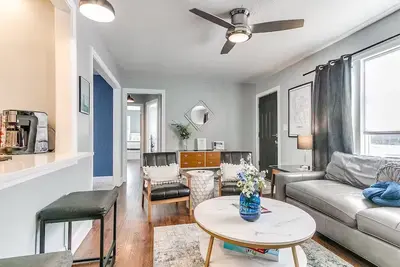 Image de Boomer Bungalow- Great backyard. Pet friendly.