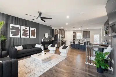Image de The Hidden Gem – Modern 3-Level Townhome in a quiet, well-kept Atlanta community