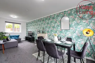 Image de Modern 2 bedroom house with on street parking