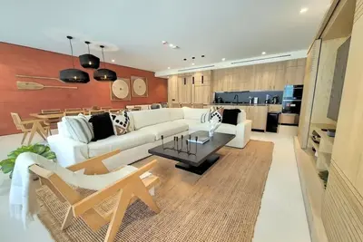 Image de Elegant 4br Naya Retreat: Pool, Beach & Views