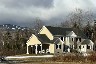 Image de New Townhome- Minutes from Mountain, Hot tub, game room