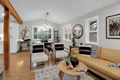 Image de The Treehouse! Near Uo Campus + Hayward Field + Jane Sanders Stadium