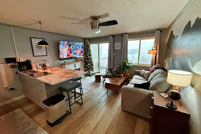 Image de #338 Mountain Lodge-Slope views & ski in/ski out 1 bed condo. Just renovated!