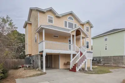 Image de 1799 - It's Always Sunny in Corolla, a stunning 6-bedroom retreat in Ocean Sands.