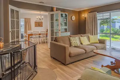 Image de Diamond Farm House & Cottage | Sheep & Chooks!